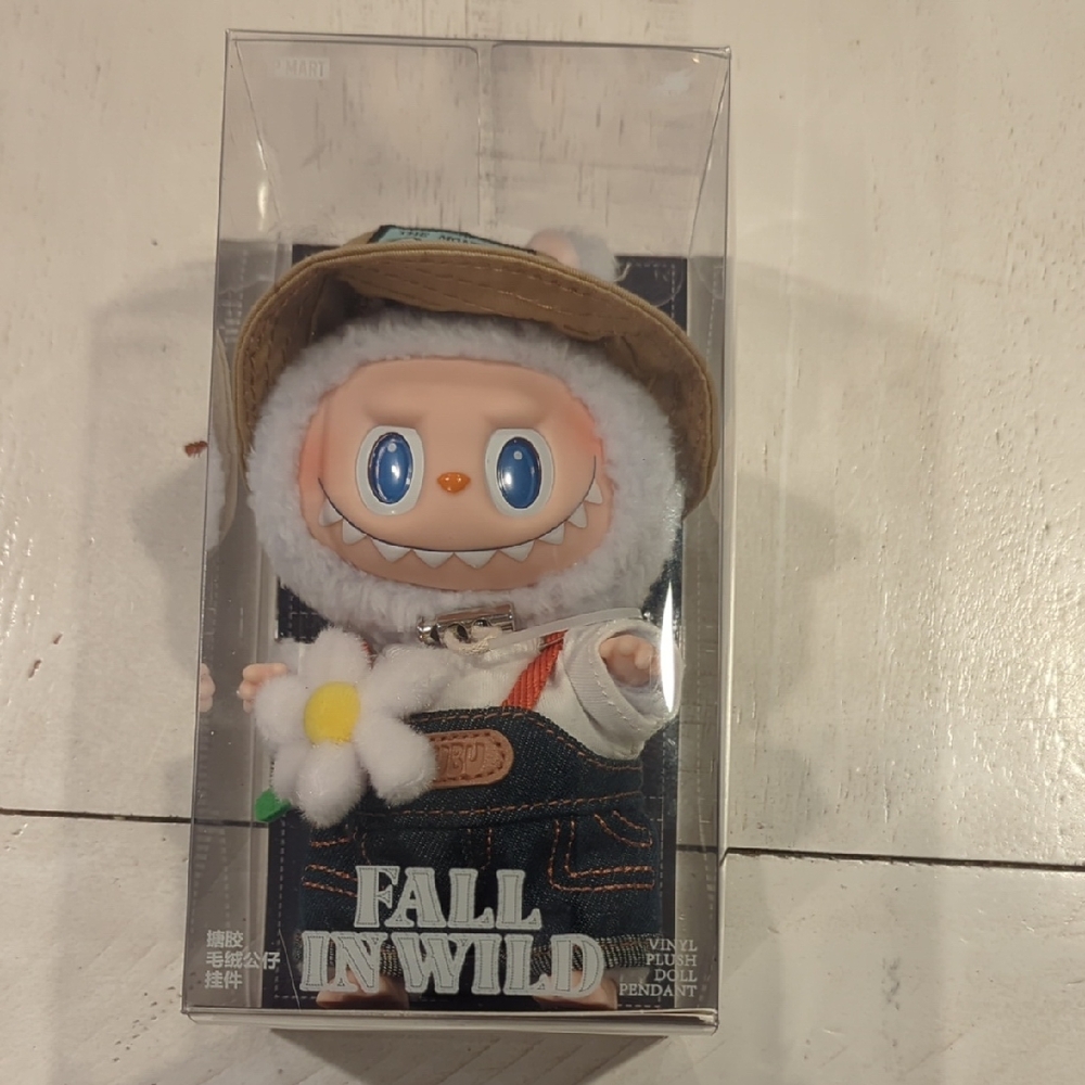 Fall in Wild Vinyl Figure with Hat